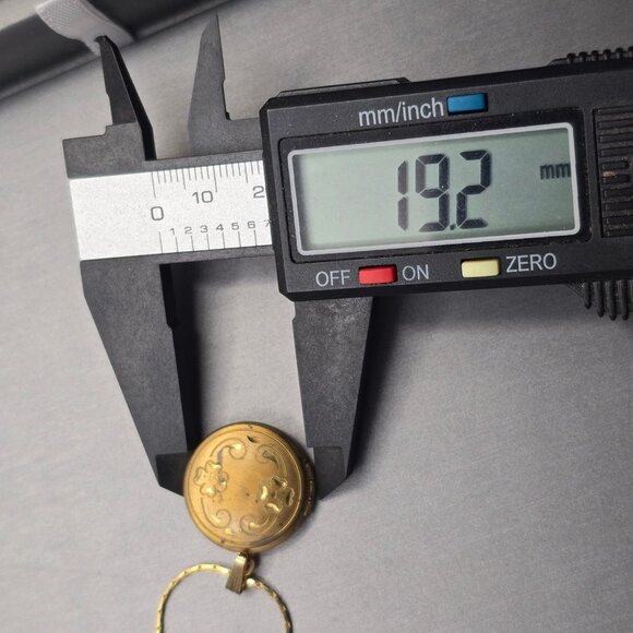 VTG Gold Tone Round Floral Locket Necklace 18" Victorian Revival Pendant - Picture 13 of 16